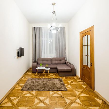 Three-Room Apartment Lviv Ngoại thất bức ảnh