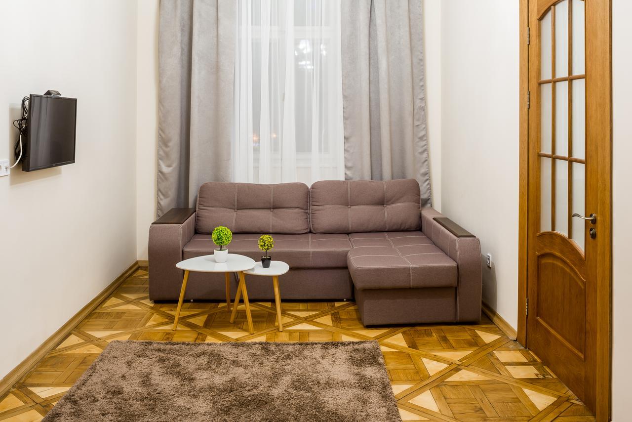 Three-Room Apartment Lviv Ngoại thất bức ảnh